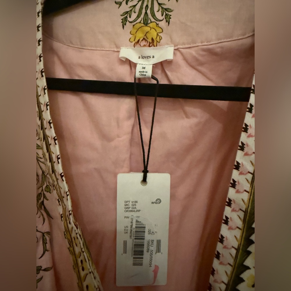 NWT A LOVES A WRAP DRESS SIZE M - Picture 4 of 7
